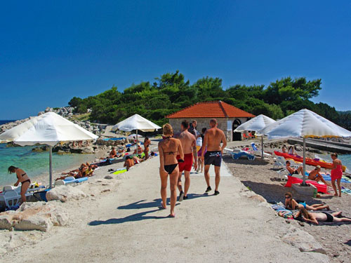 Oblázková pláž na poloostrově Priščapac, Prižba