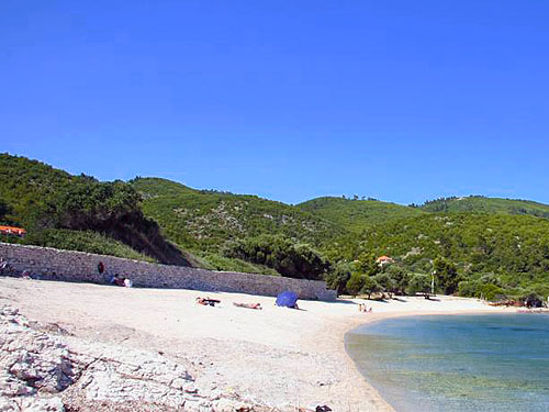 Spiaggia di ghiaia Veli Zal a Prizba, isola di Korcula