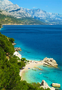 Welcome to the blue paradise in the heart of the Croatian Adriatic. Unique beachfront location and natural setting close to Split and Dubrovnik