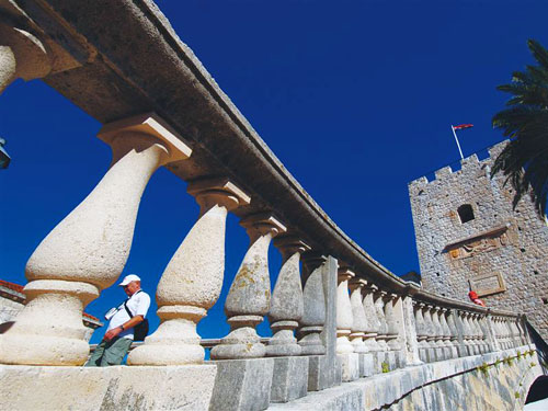 Kamenné schody ve starém městě Korčula
